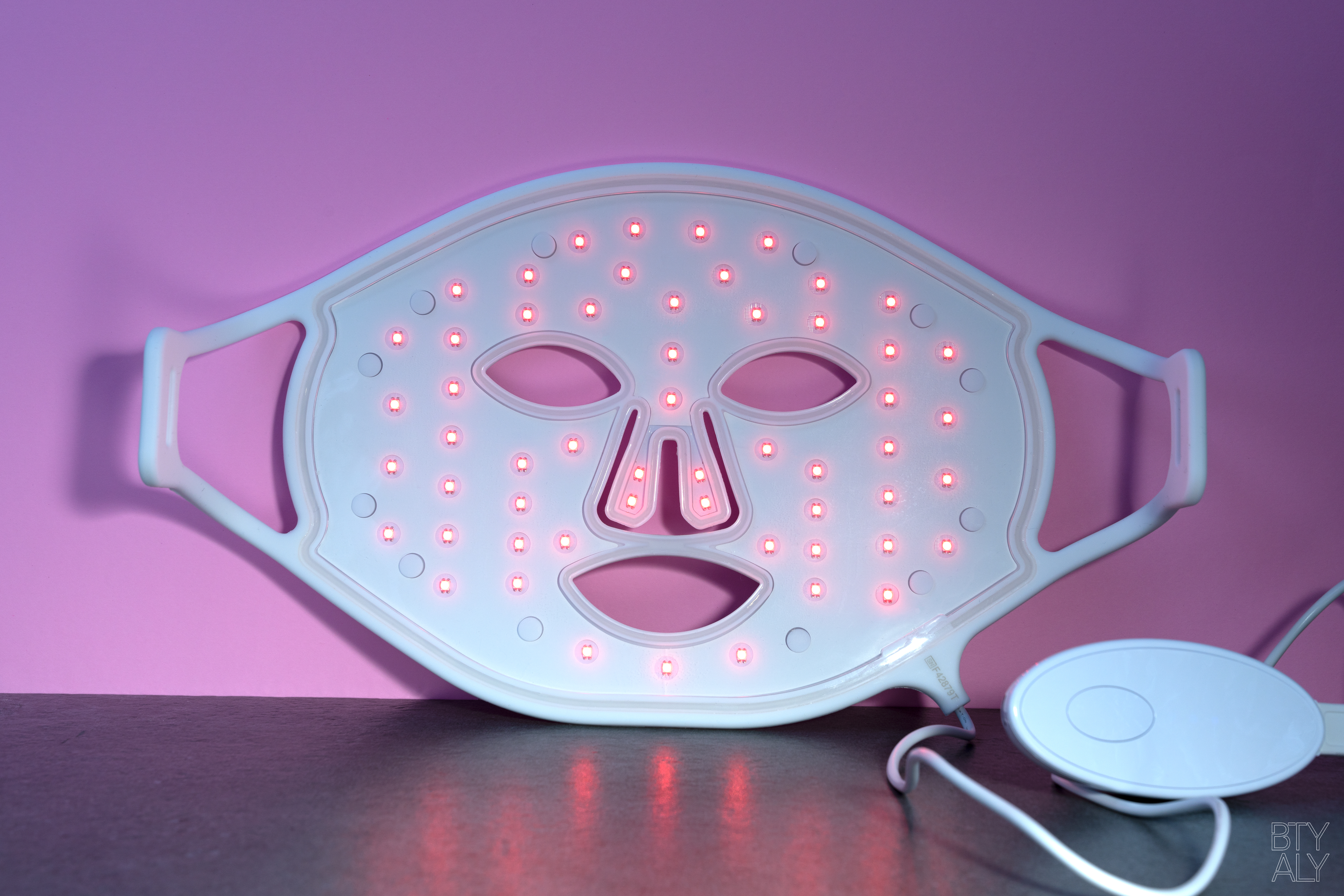 Ju0027ai essayé le masque de photothérapie LED anti-âge de CurrentBody 