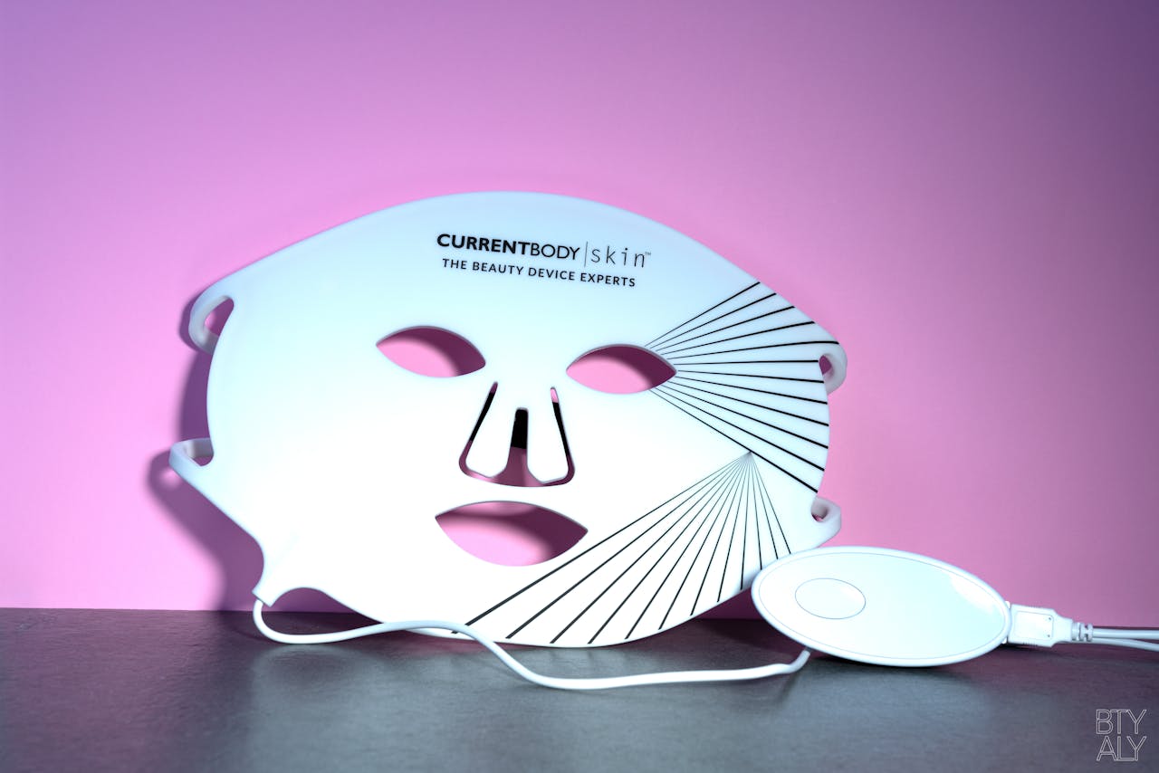 J'ai essayé le masque de photothérapie LED anti-âge de CurrentBody Skin
